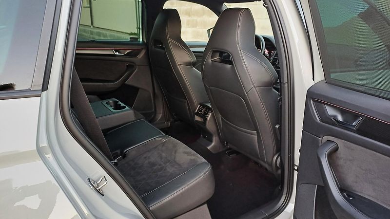 Škoda Kodiaq TDI 147kW 4x4 SPORTLINE-CR-DPH - fotka 12 z 50