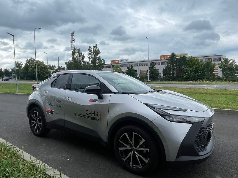 Toyota C-HR 1.8L Style Hybrid 2x4 - fotka 11 z 23