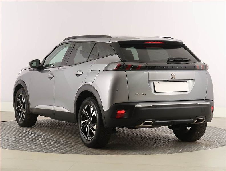 Peugeot 2008 (2022) Allure 1.2 PureTech, Automat - fotka 4 z 25
