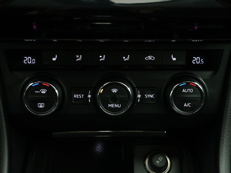 Škoda Superb 2.0 TDI DSG CZ Style Plus Kůže - fotka 26 z 37