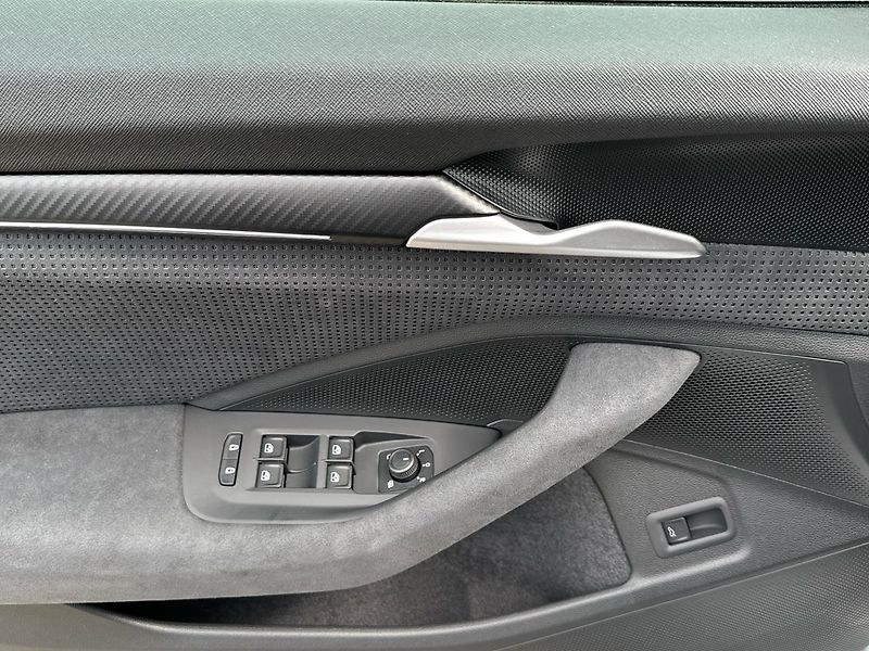 Škoda Superb Combi Sportline 2,0 TDI 110kW - fotka 14 z 17