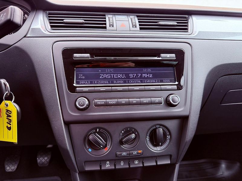 Škoda Rapid 1.6 TDi Ambition Fresh, ČR - fotka 16 z 19