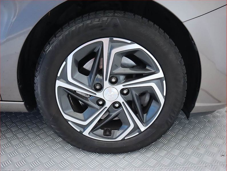Hyundai i30 (2022) 1.5 T-GDI MHEV - fotka 15 z 19