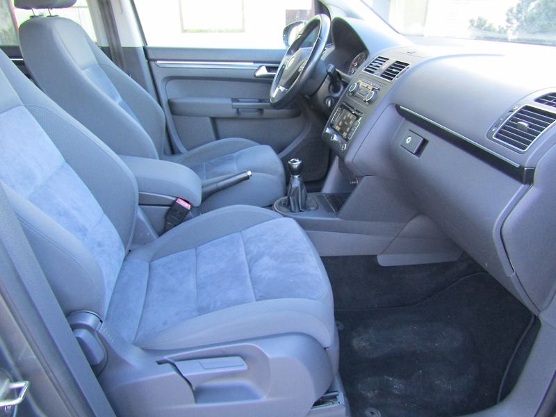 Volkswagen Touran (2011) 1.6 TDI 77kW  ROZVODY - fotka 30 z 47