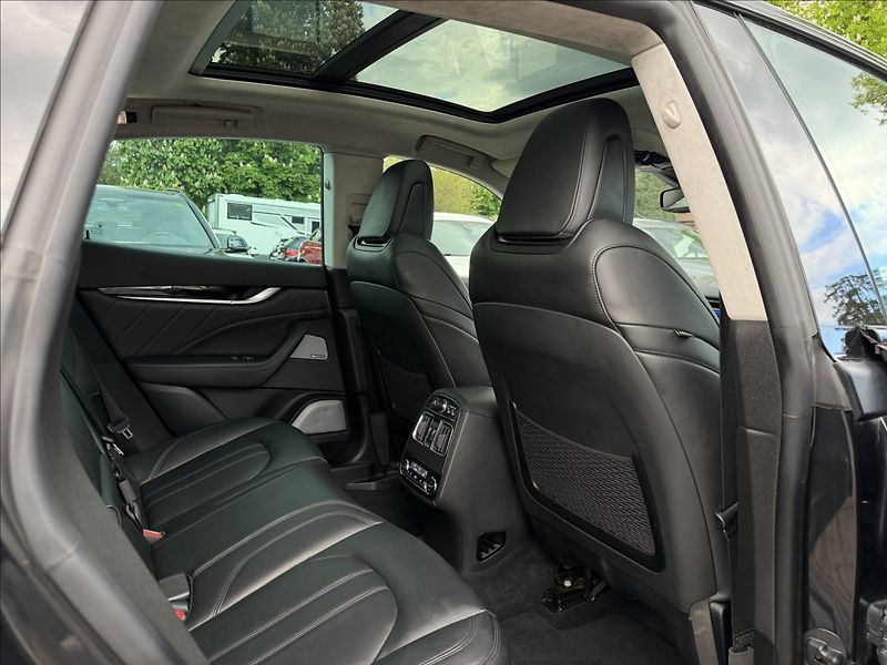 Maserati Levante 3.0V6 SQ4 - fotka 30 z 35