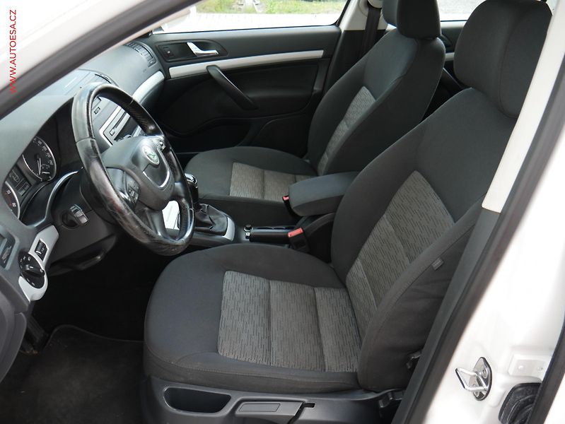 Škoda Octavia (2012) 1.2TSi, Ambition, TZ - fotka 9 z 16