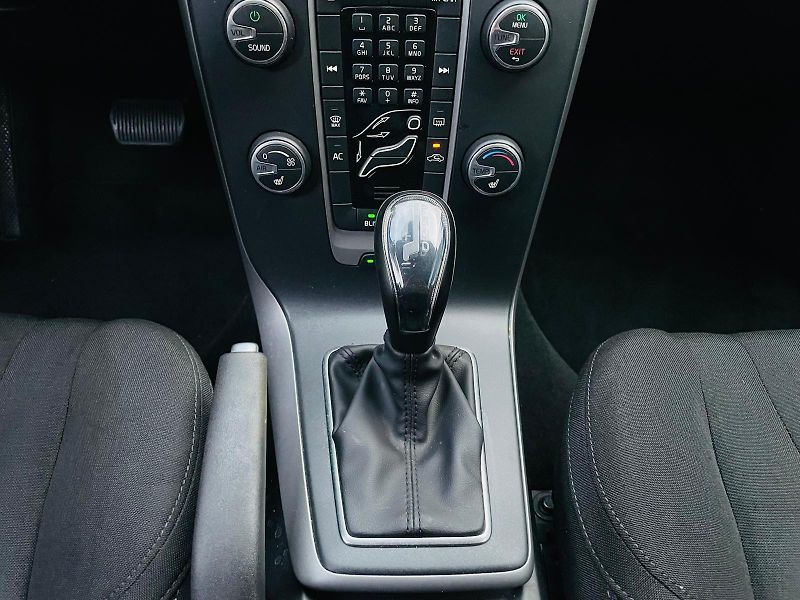 Volvo V40 2.0D3 AUT CROSS COUNTRY TAŽNÉ - fotka 32 z 40