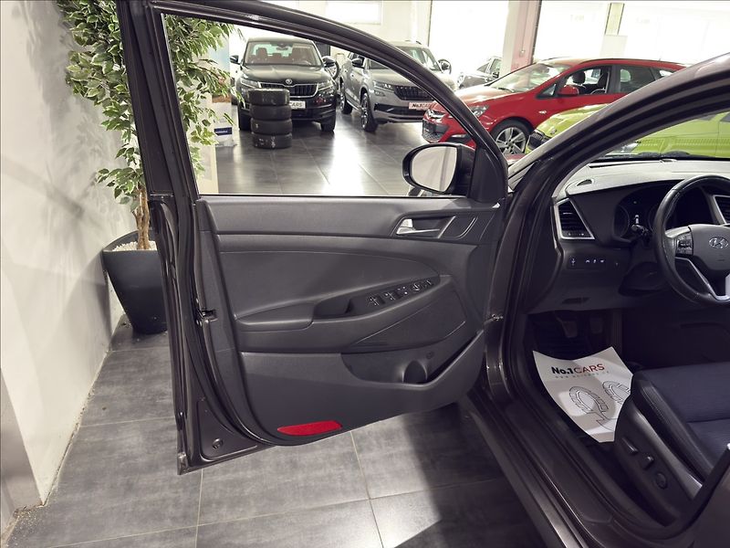Hyundai Tucson 2,0   CRDI 4X4 STYLE PANO - fotka 7 z 40