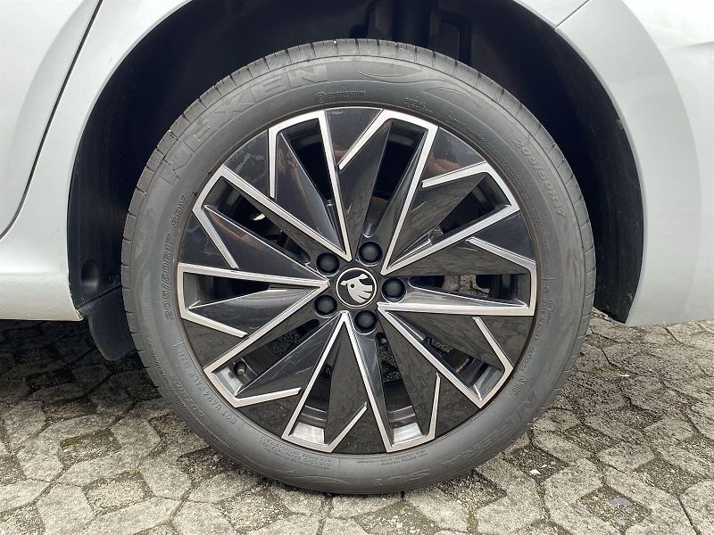 Škoda Scala (2025) 1.0 TSI DSG Top Selection - fotka 31 z 35