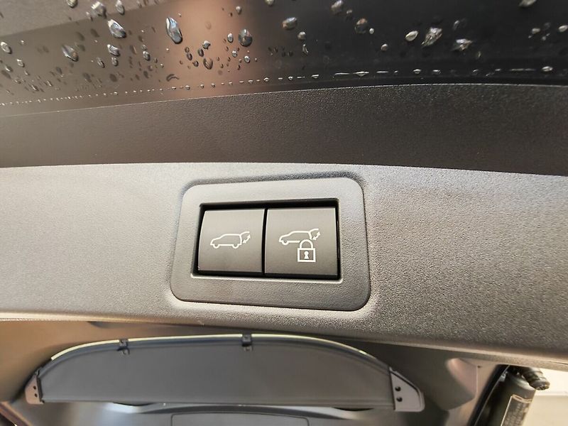 Toyota Corolla 1,8 Hybrid e-CVT Style - fotka 11 z 40