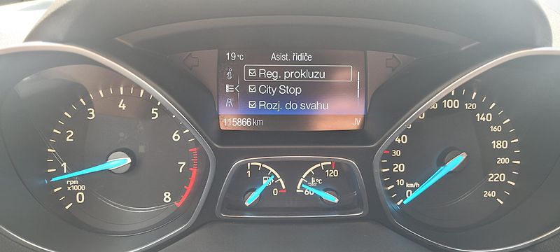 Ford Kuga (2016) 1,5 110kW ST-Line Bi-Xenony - fotka 19 z 45