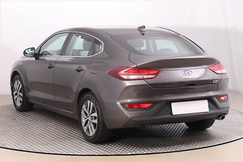 Hyundai i30 (2019) 1.4 T-GDI - fotka 4 z 17