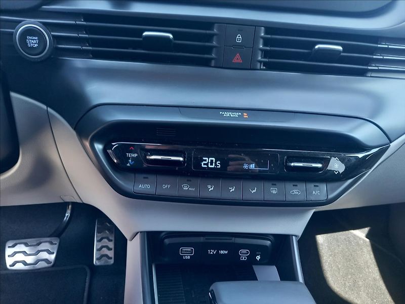Hyundai Bayon 1,0 T-GDI DCT STYLE - fotka 9 z 16