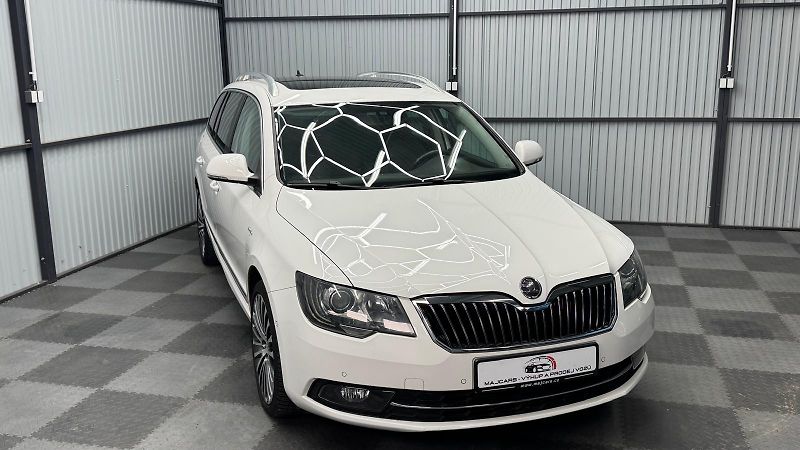 Škoda Superb (2014) Laurin & Klement - fotka 2 z 22