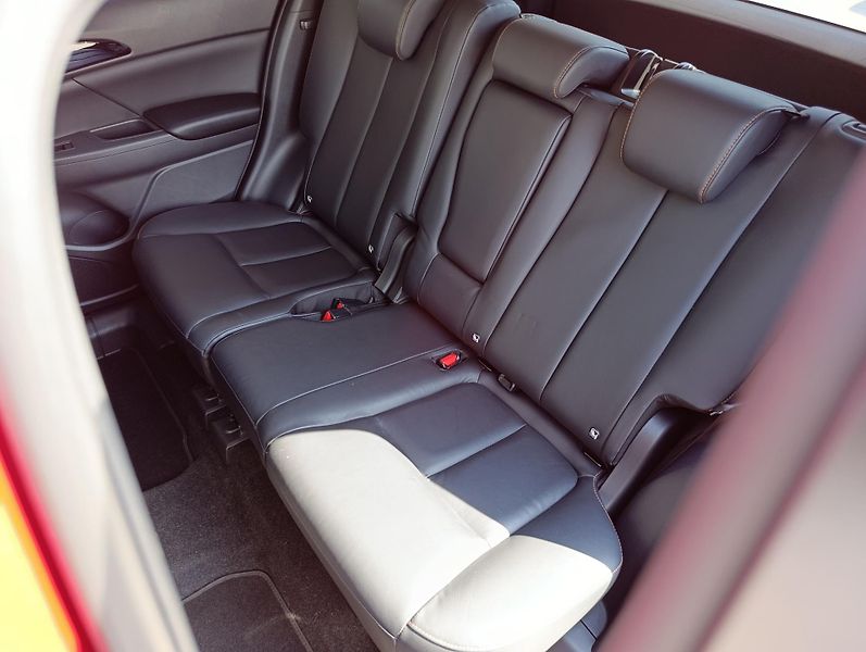Mitsubishi Eclipse Cross 1.5T-MIVEC INSTYLE ČR  - fotka 13 z 35