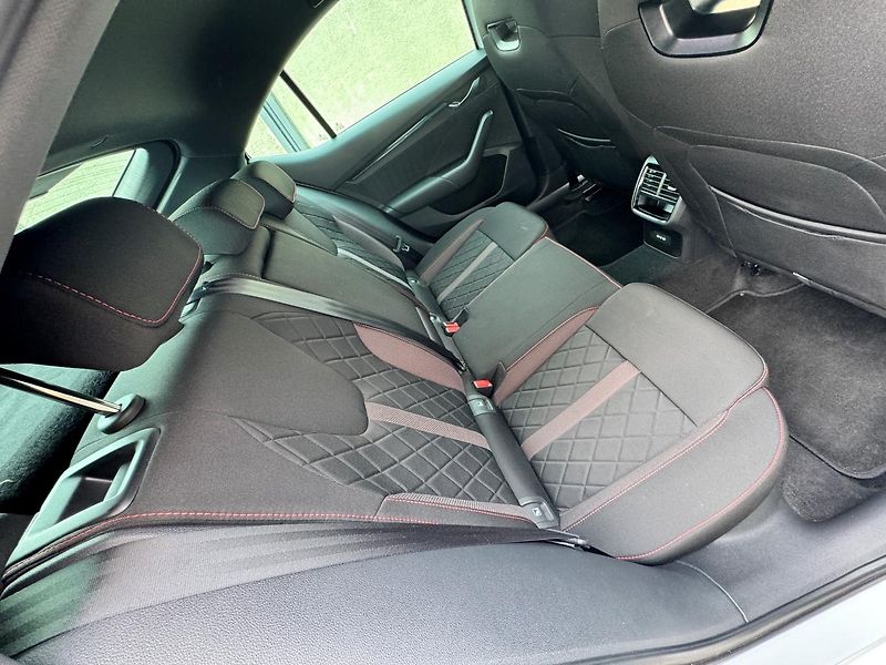 Škoda Octavia (2024) RS 2,0 TDI 147 KW AUT 4X4 - fotka 15 z 26