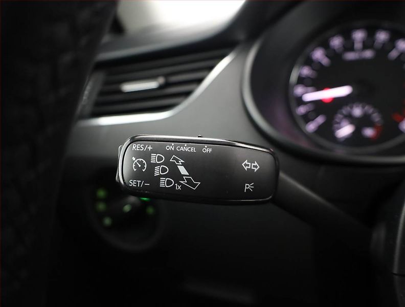 Škoda Octavia (2016) 1.6 TDI, Automat, Navi, Xenony - fotka 18 z 19