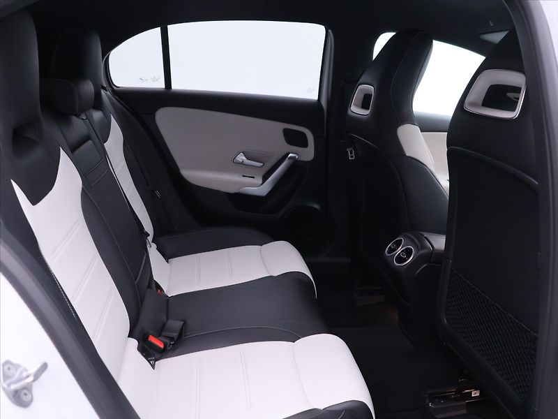 Mercedes-Benz Třídy A 1,3 200  Aut. CZ AMG Sport DPH - fotka 13 z 36