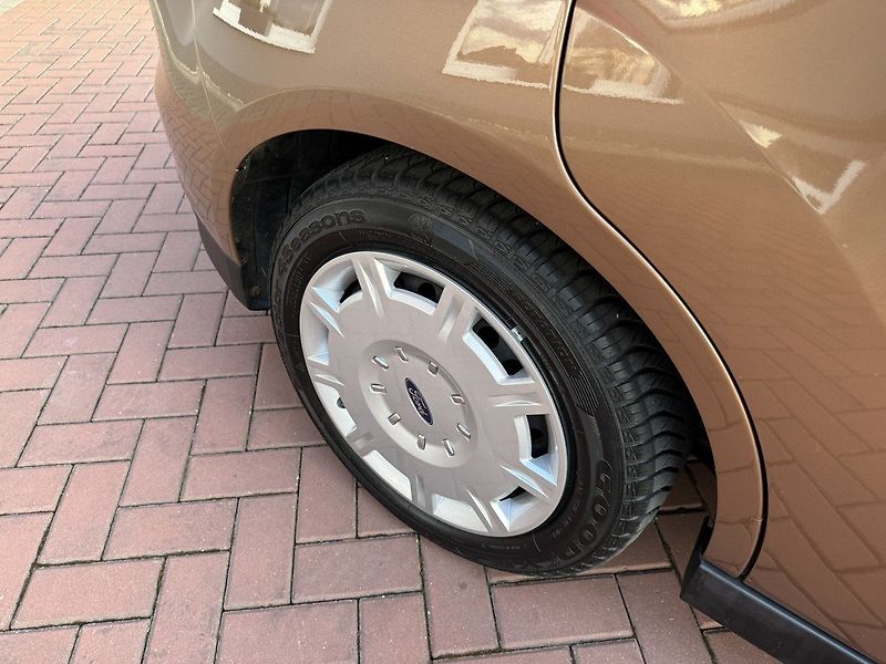 Ford C-MAX (2013) 1.0i EB Klima Winter Paket - fotka 41 z 44