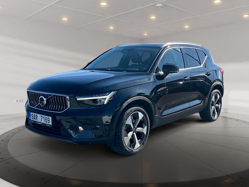 Volvo XC40 (2023) ULTIMATE BRIGHT B4 P 145kW AWD - fotka 1 z 11