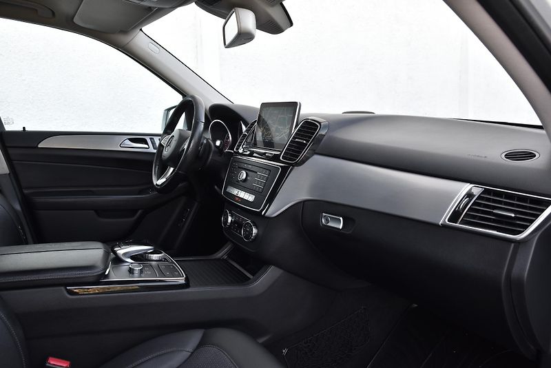 Mercedes-Benz GLE 350 d 4MATIC FACE,NAVI,LED,ČR - fotka 43 z 51