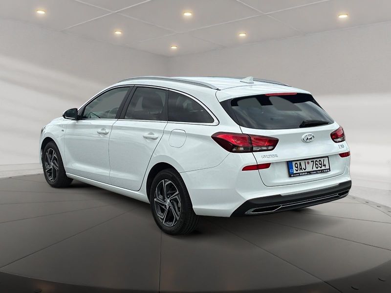 Hyundai i30 (2022) SMART 1.5T-GDI 118kW 1.CZ DPH - fotka 4 z 11