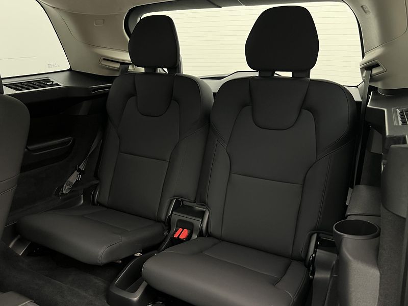 Volvo XC90 T8 AWD RECH. ULTRA DARK 7 MÍST - fotka 22 z 49