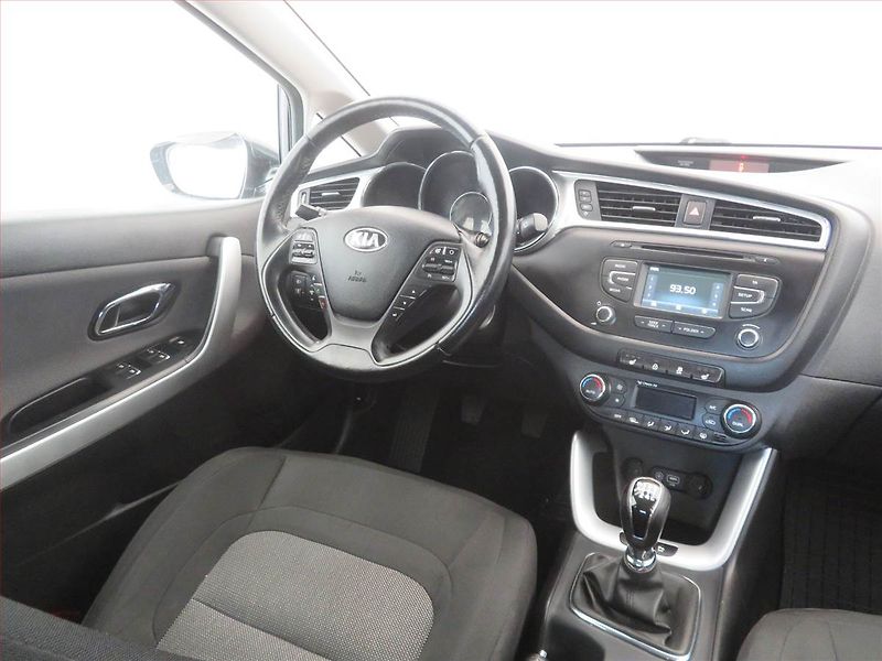 Kia Ceed (2017) 1.4 MPI, Tempomat - fotka 7 z 16