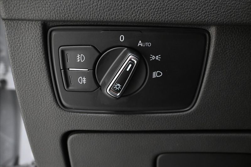 Volkswagen Passat 2,0 TDI 110 kW DSG ELEGANCE Zá - fotka 27 z 32