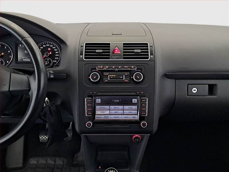 Volkswagen Touran (2011) 1.4 TSI, 7 míst, Navi - fotka 12 z 21