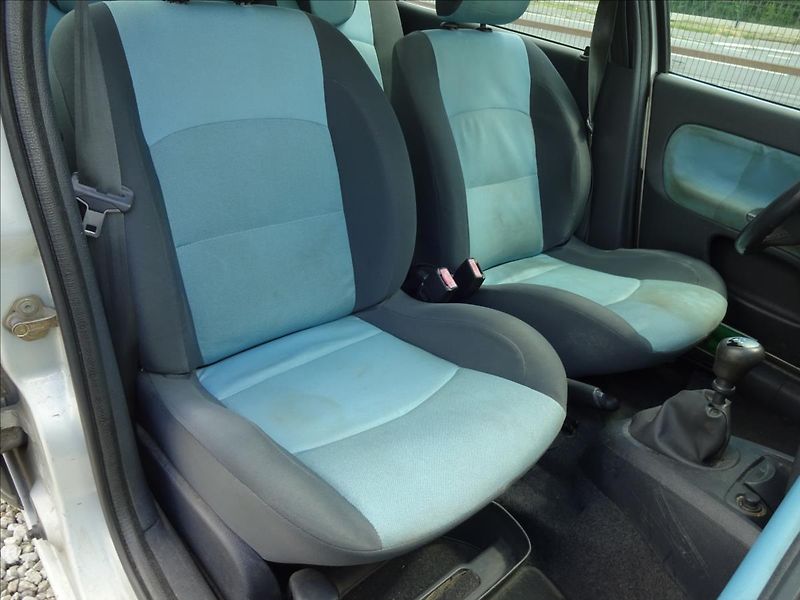 Renault Clio 1,2i - fotka 26 z 32