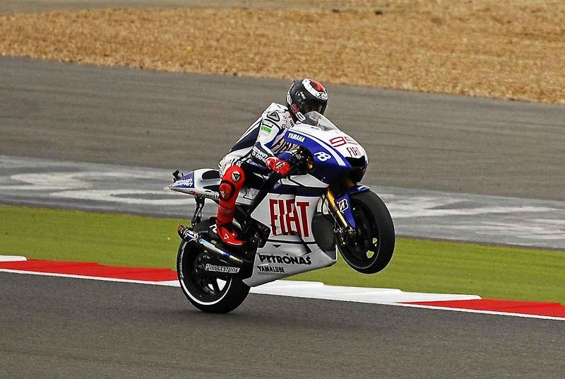 Jorge Lorenzo a oslava jeho vítězství na japonském okruhu Motegi v roce 2009.