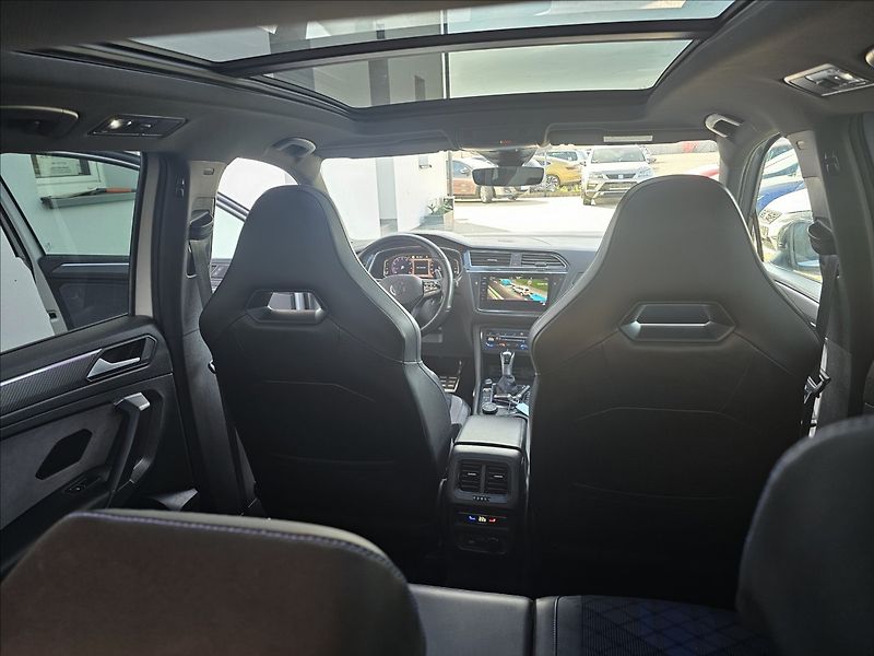 Volkswagen Tiguan 2,0 TSi 235KW D7 R DPH NAVI - fotka 32 z 44