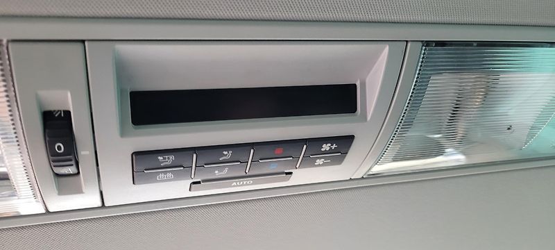 Volkswagen Multivan (2017) T6 2,0TDi 150kW DSG 4×4 7.mist - fotka 44 z 51