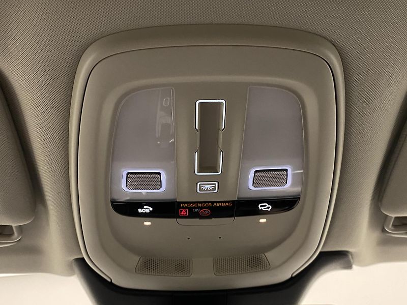 Volvo V90 T8 AWD RECHARGE DARK PLUS AUT - fotka 31 z 65