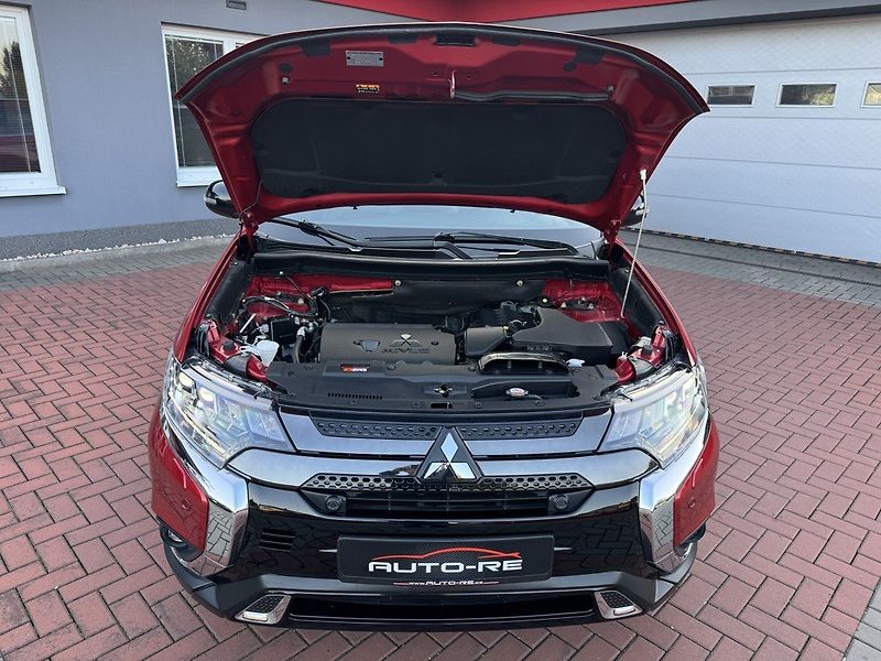 Mitsubishi Outlander (2019) 2.0i Mivec AWD Automat LED - fotka 32 z 48