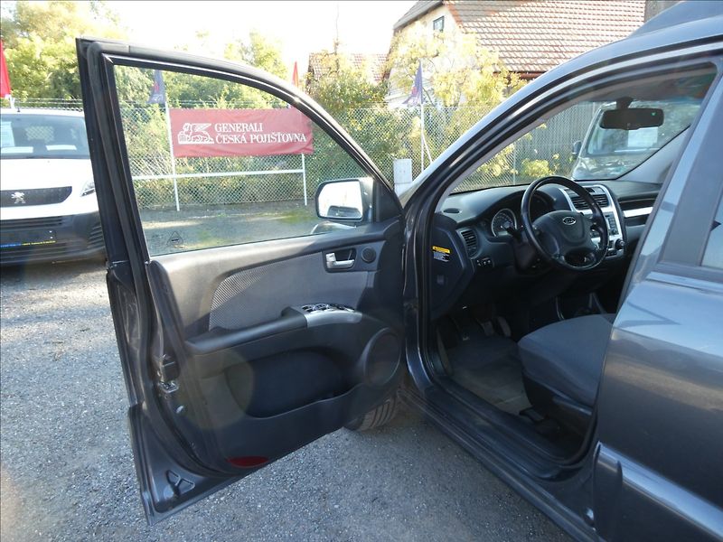 Kia Sportage 2,0 CRDi 110kW 1.MAJITEL, 4x4 - fotka 12 z 40