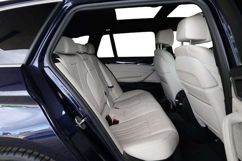 BMW Řada 5 530d xDrive Touring - fotka 9 z 33