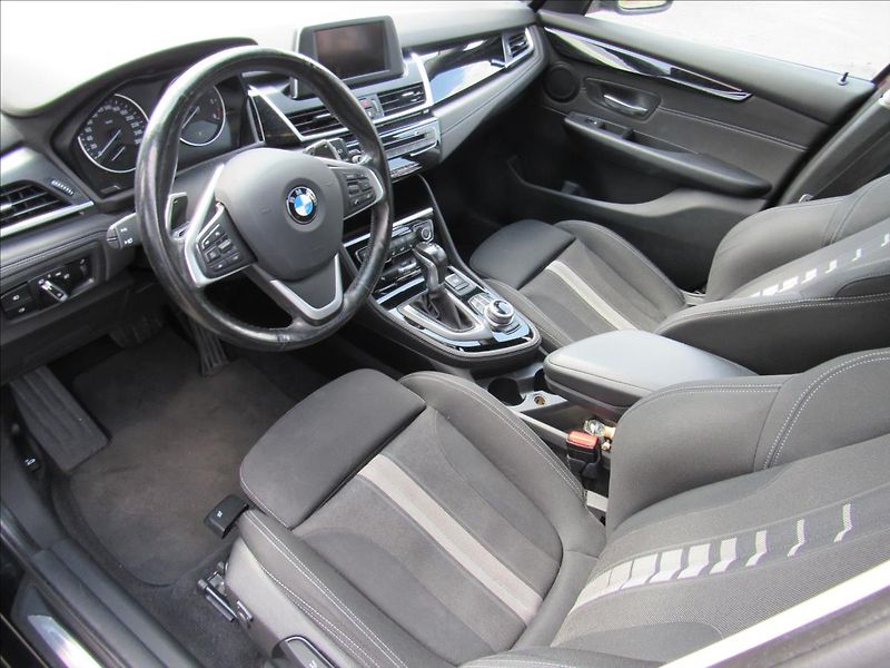 BMW Řada 2 2,0 d 218 Gran Tourer 110 KW - fotka 9 z 36