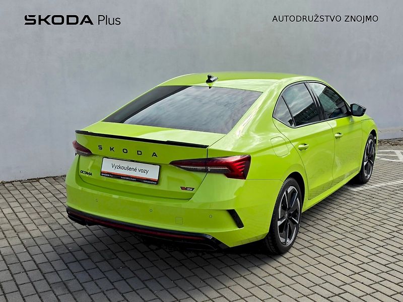 Škoda Octavia (2025) 2,0TSI 195KW DSG RS - fotka 2 z 34