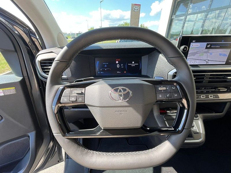 Toyota ProAce Verso 2.0 D A/T L2 Family 8S Webasto - fotka 17 z 29