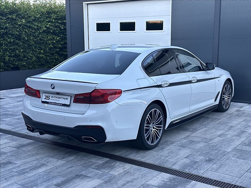 BMW Řada 5 3,0 530d 265PS  M Performance - fotka 7 z 54