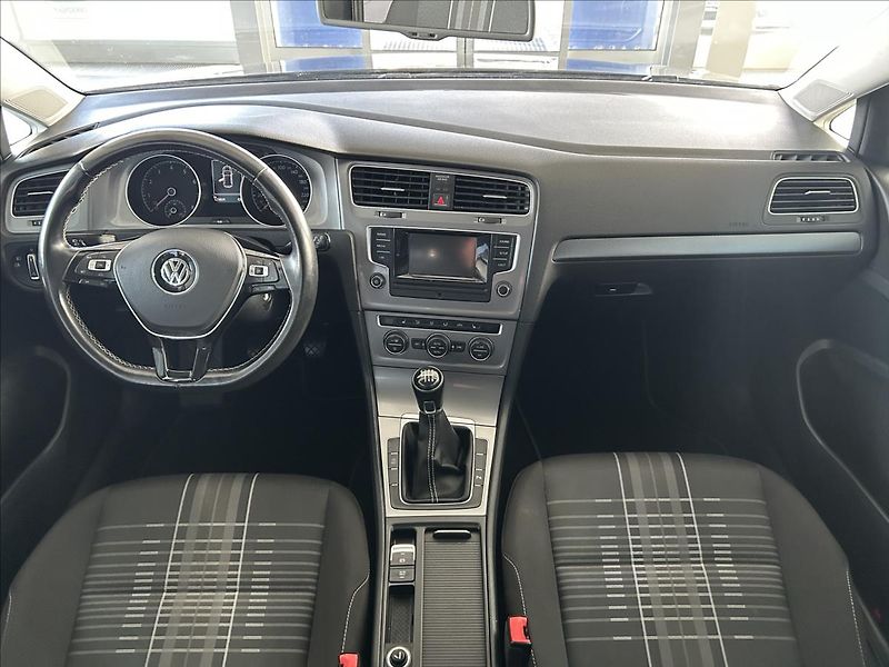 Volkswagen Golf 1,2   TSI,LOUNGE,SERVISKA,2.MA - fotka 8 z 28