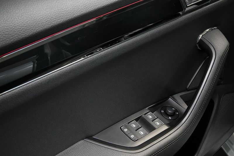 Škoda Superb 2.0TDI 147kW 4x4 DSG L&K Tažné - fotka 23 z 44