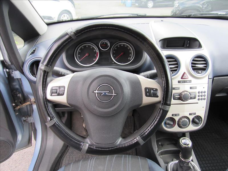 Opel Corsa 1,2 i 59kW - fotka 12 z 26