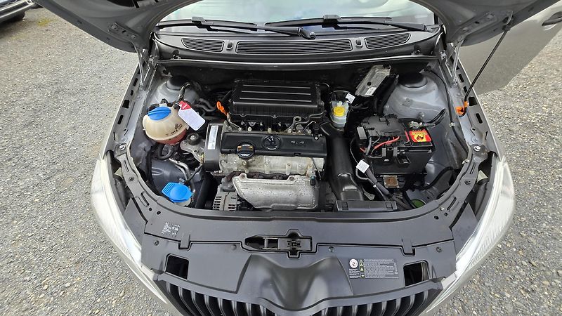 Škoda Roomster 1.4 16V ACTIVE +EDITION 1.MAJ. - fotka 30 z 35