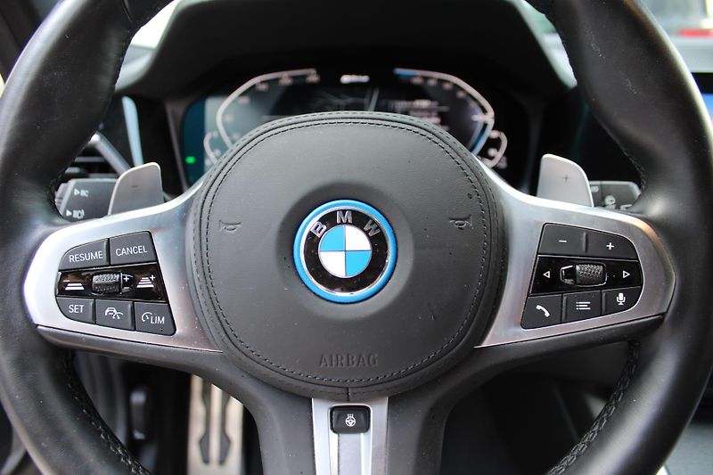 BMW Řada 3 330e xDrive Touring - fotka 14 z 23