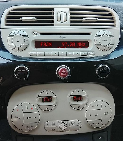 Fiat 500C (2010) motor 1.4 16V ČR 1.majitel - fotka 21 z 34