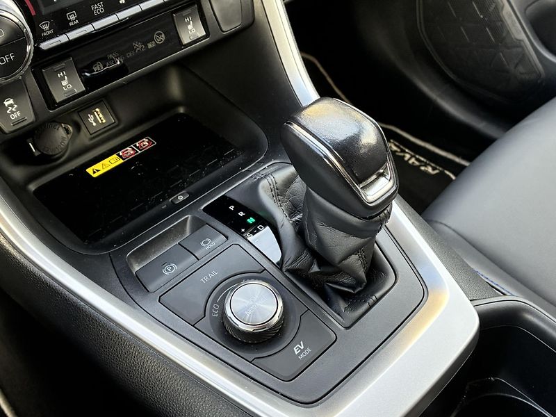 Toyota RAV4 2.5 HSD e-CVT AWD Selection - fotka 21 z 23