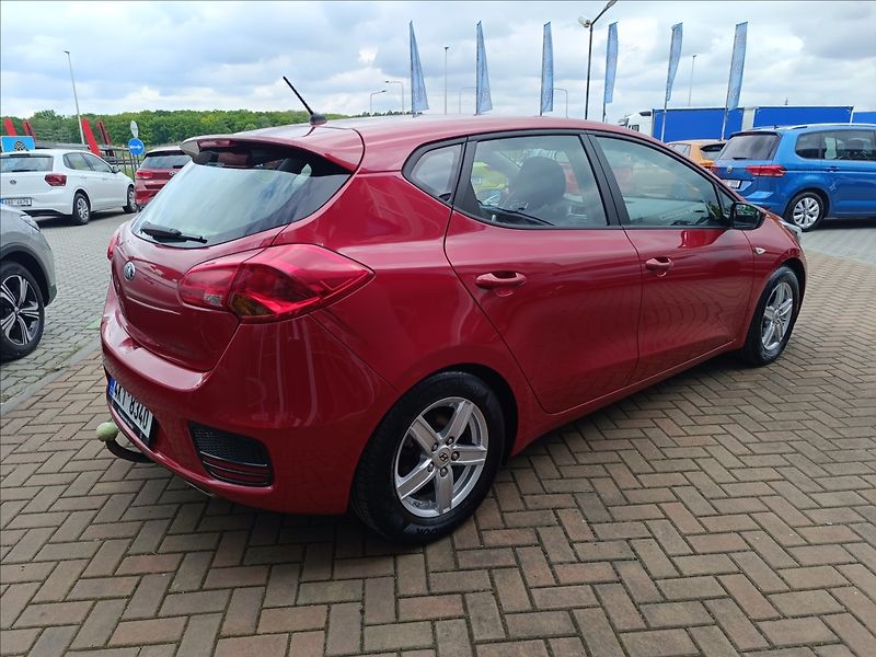 Kia Ceed 1,4 CVVT - fotka 5 z 17